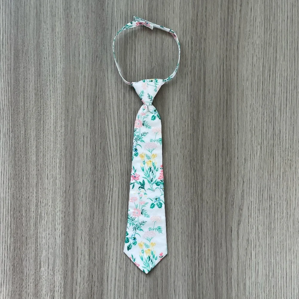 NWT Janie and Jack Boys Floral Tie White 2-5
